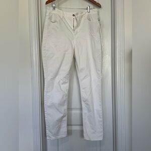Old navy White Straight-Leg jeans. 
Brand new never worn. Tags 
Women size 14